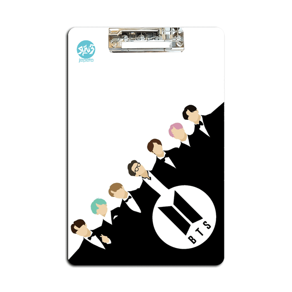 تخته شاسی چوبی A4 مدل BTS 3 دارای گیره فنری با کیفیت ساخته شده از ام دی اف مرغوب سه میل چاپ مستقیم روی چوب، صد در صد ضد آب و ضد خش <h5><span style="color: #ff00ff;"><a style="color: #ff00ff;" href="https://www.jepetoco.com/product-tag/bts/">برای دیدن محصولات مرتبط با BTS کلیک کنید</a></span></h5> تخته شاسی چوبی A4 مدل BTS 3